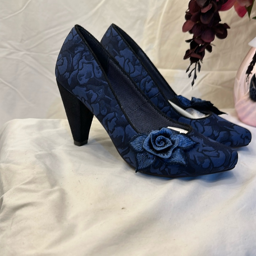 Adorable pumps